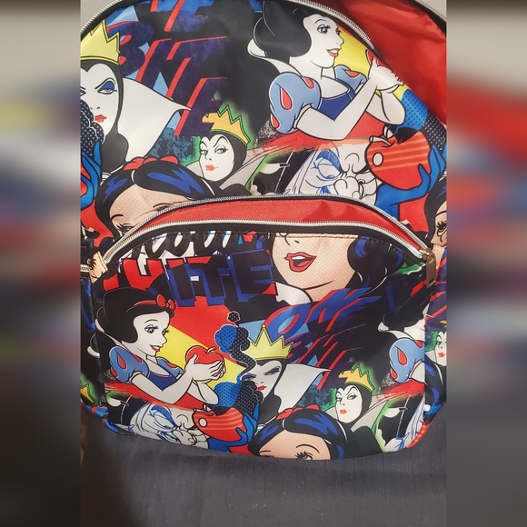NWT Snow White Backpack-Disney Princess Hot Topic - Picture 6 of 6